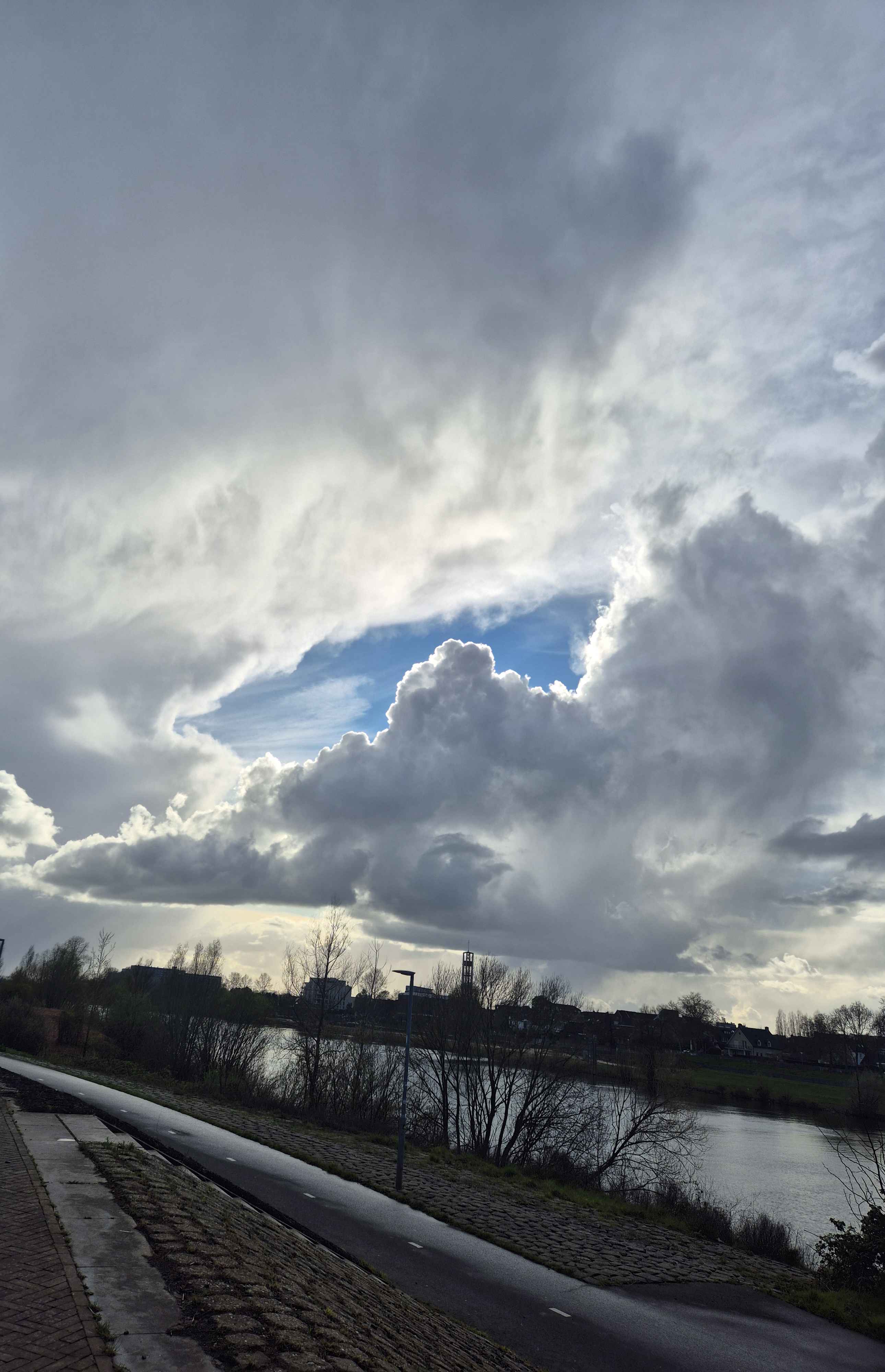 Wolkenhemel Mystiek: AI Fotografie en de Toekomst van Beeldbewerking