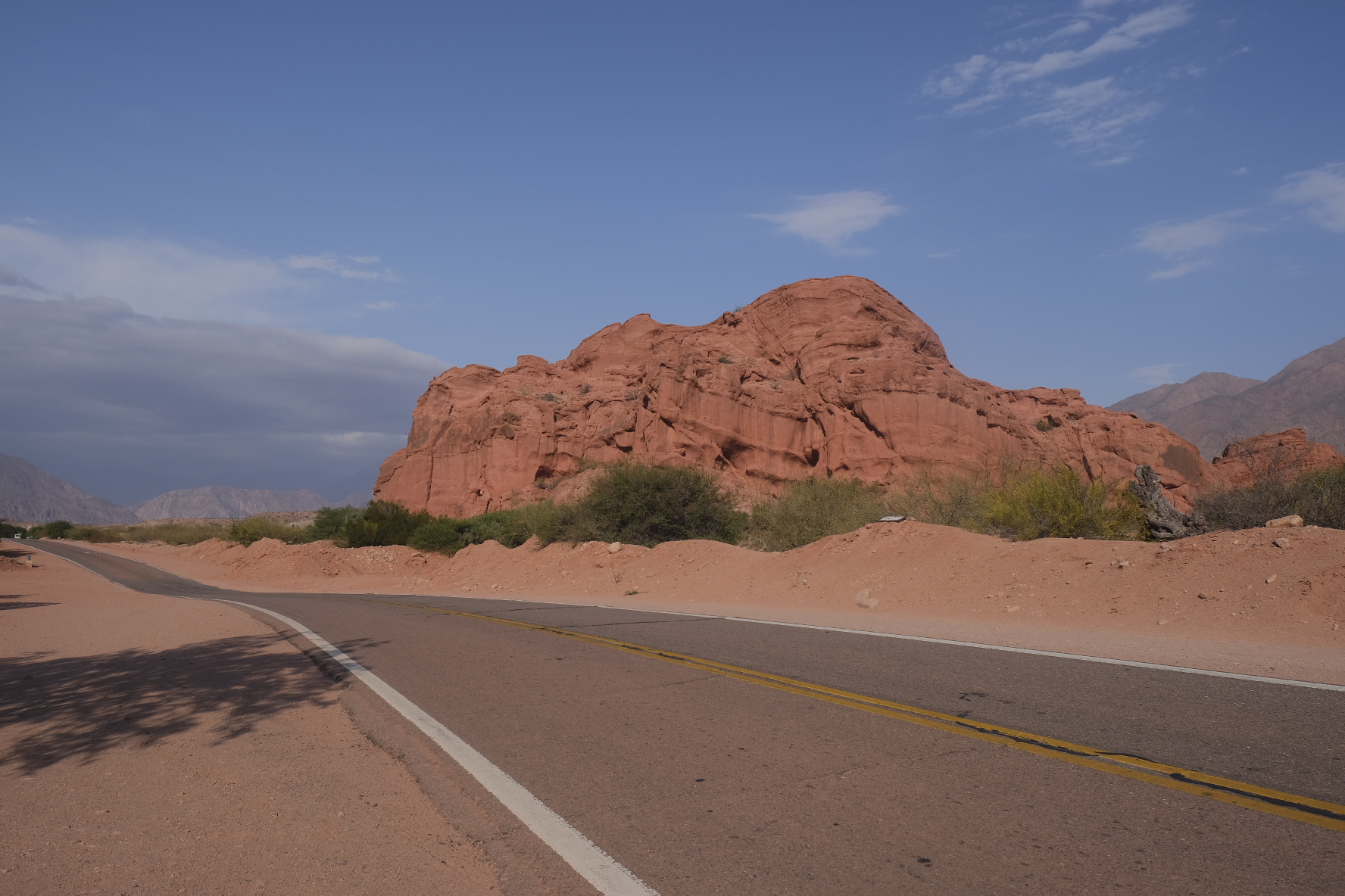 Rotsachtige weg naar avontuur