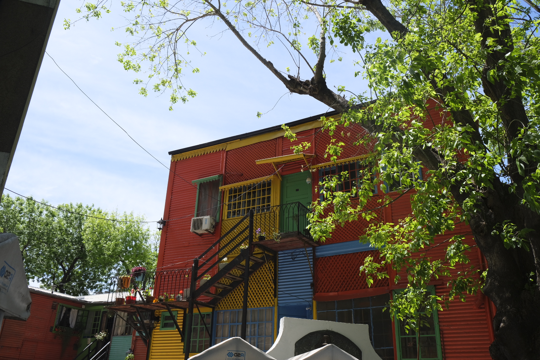 Kleurrijk Huis onder de Boom