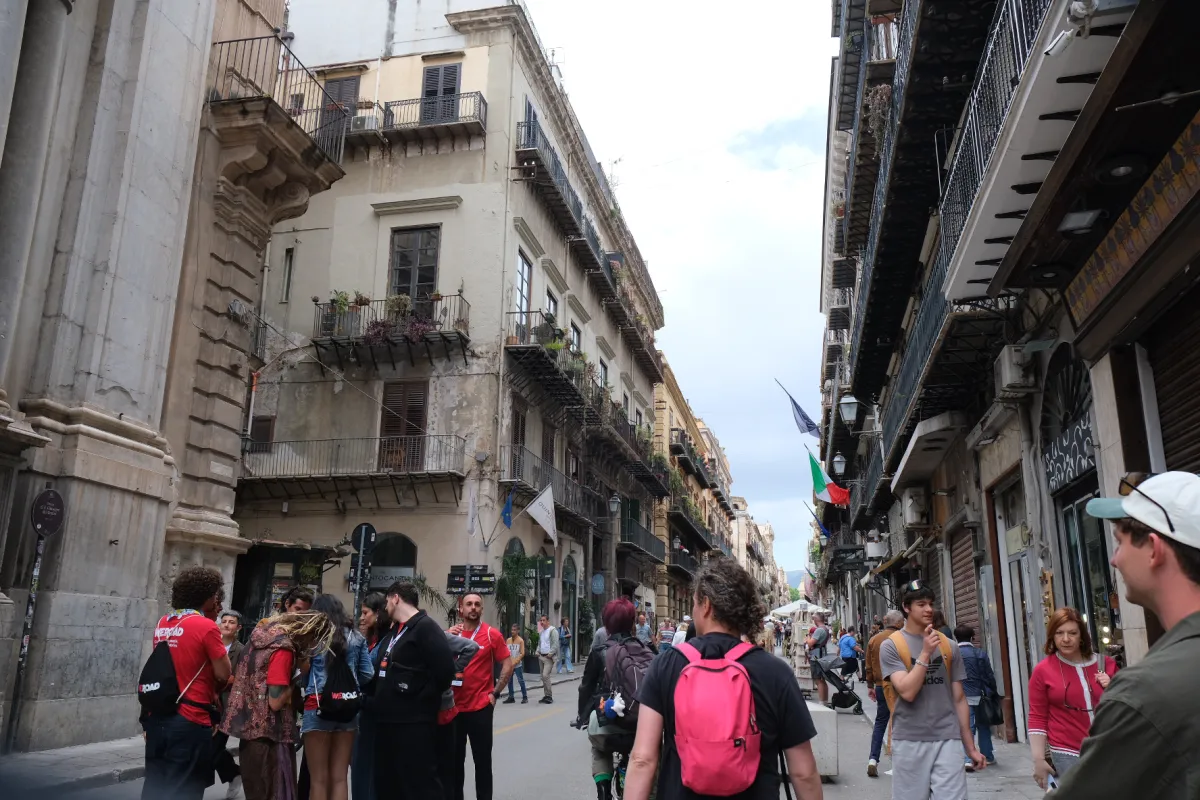 Straatbeeld in Italiaanse Stad