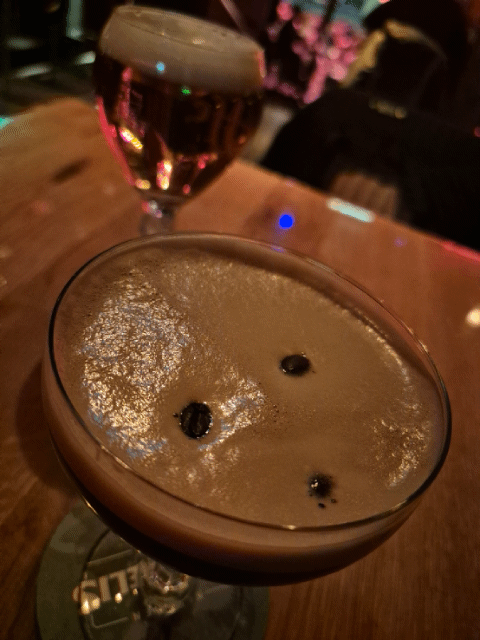 Een avond in het café